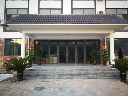 Wu'an Tianxin Family Resort Отели рядом с достопримечательностью «Jingniang Lake»