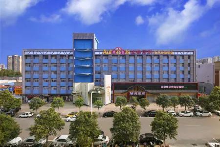 AutobotsOutbots Hotel (Zhengzhou Liulin Metro Station) Отели рядом с достопримечательностью «North China University of Water Resources and Electric Power Relational Area»