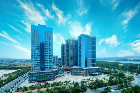 Holiday Inn Express Luoyang Yichuan Отели в г. Ичуань