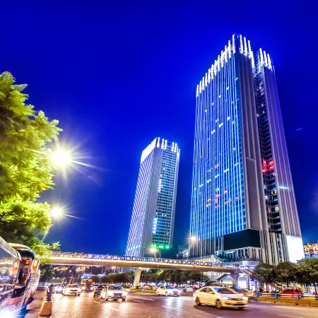 Huanlv Hotel (Chongqing Longtousi North Railway Station) Отели рядом с достопримечательностью «Чунцинская школа Лика (Колледж Золотого Детского Университета)»