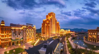 Hengdian World Studios Broadway Hotel (Meng Waitan Resort)
