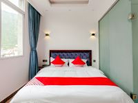 泸定悦红商务酒店 - 标准大床房