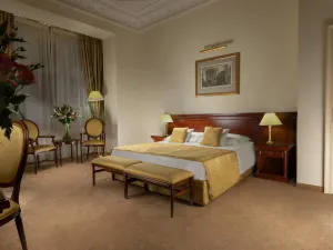 Savoy Westend Hotel