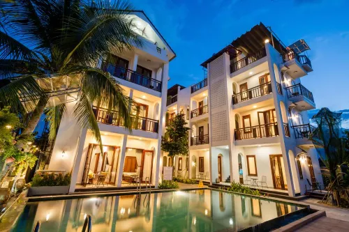 Hoi An Crony Villa فنادق في Duy Nghia