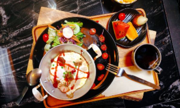 Yellow Pillow Village