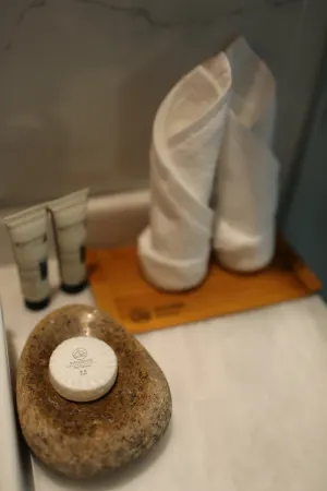 Dongtaihang Chenxi Hotel Отели рядом с достопримечательностью «Jingniang Lake»