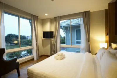 Nantra Chiangmai Riverfront Hotel Hotel in zona Wat Si Bunruang