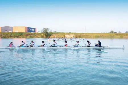 Deep Submarine Star Hotel (Yangzhou East High-speed Railway Station) Отели рядом с достопримечательностью «Longchuan Square»