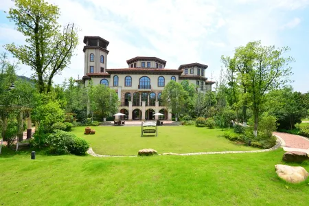 Huitang Yiqi Bieyuan Hot Spring Holiday Villa Отели рядом с достопримечательностью «Huitang Huatian City Hot Spring Resort»