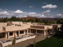 LOSTVILLA(Zhongwei Yellow River Dormitory)