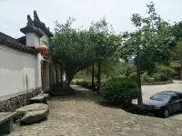 Yunxi Shanshe Hostel Отели рядом с достопримечательностью «Революционный мученик Парк (Юго-Западная Народная больница автономного округа Цзиннин)»