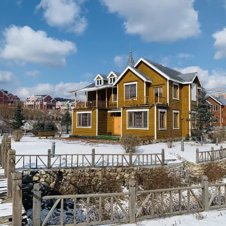 Abraham Resmos Wooden House Villas Отели рядом со станцией Yabuli South Railway Station