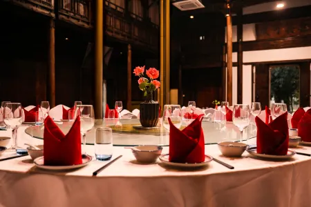 Shilily WeiYan Heritage Hot Spring Resort Hotel Отели рядом с достопримечательностью «Huizhou Cultural Park · Huashang Villa - Swimming Pool»