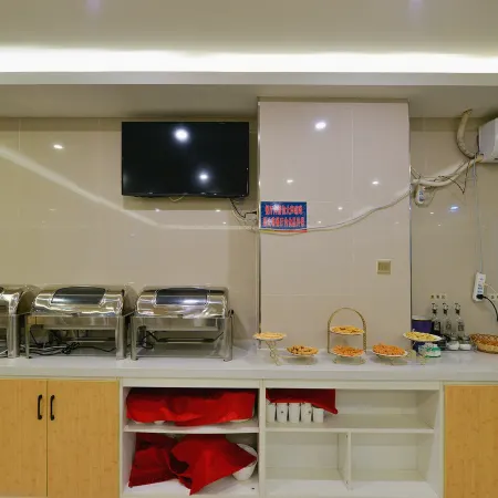 GreenTree Inn Express (Dalian North Railway Station) Отели рядом с достопримечательностью «Железнодорожный вокзал Далянь-Северный»
