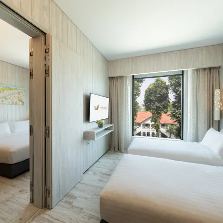 Village Hotel Sentosa by Far East Hospitality Отели рядом с достопримечательностью «Парк развлечений «Юниверсал-Студиос»»