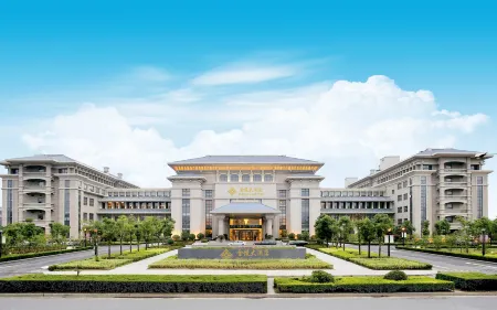 Jinling Grand Hotel Huai'an Отели рядом с достопримечательностью «Young Zhou Enlai Reading Site»