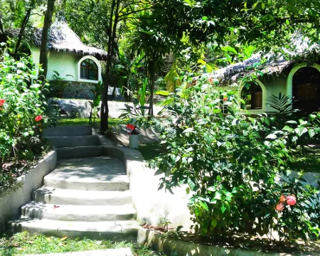 ฟลาวเวอร์ พาวเวอร์ วิลเลจ โรงแรมในเกาะพยาม