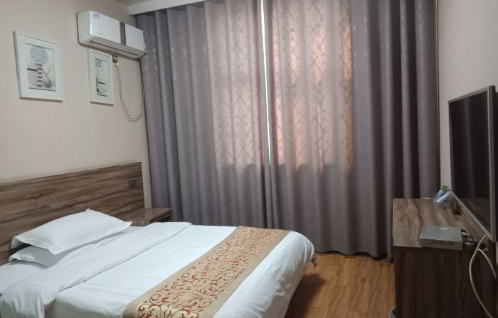Xinye Jinchen Business Hotel