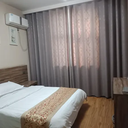 Xinye Jinchen Business Hotel