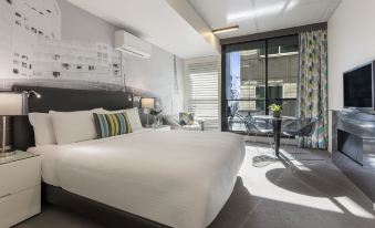 Oaks Melbourne on William Suites