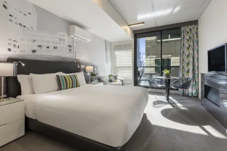 Oaks Melbourne on William Suites