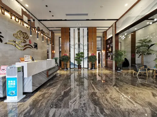 Clouds Hotel