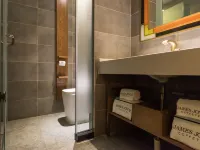 James Joyce Coffetel (Beijing Drum Tower) Hotels near Houhai