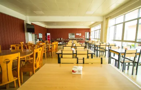 Fenghuang Huating Hostel