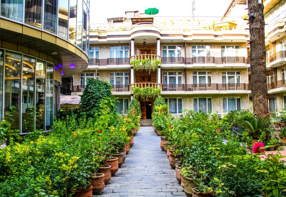 2. 파크 스타 호텔..