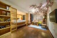 Holiday Inn (Fuyang Yingzhou District City Normal College)