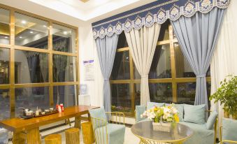 Qujing Blue Mountain Art Hotel