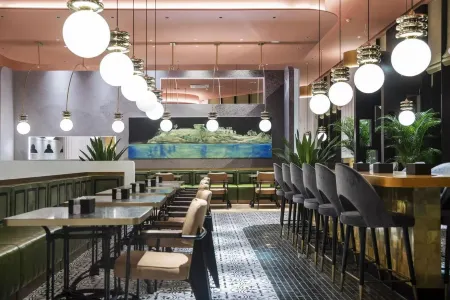 Country Garden Phoenix Hot Spring Center Soup Kitchen Отели рядом с достопримечательностью «Taiyi Statue of God»