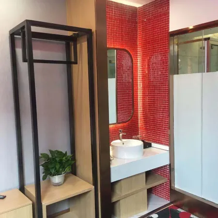 Quxian Huilong Hotel