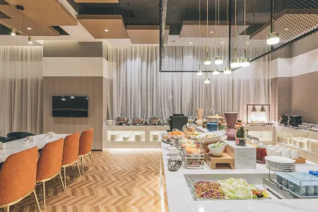 Atour Hotel (Dingsheng Plaza, Renmin Avenue) Отели рядом со станцией Zhanjiang Railway Station