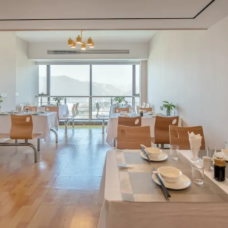 Liya Plaza Hotel (Tonglu Fuchunjiang Branch)