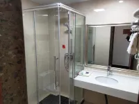 Mengla Jiuzhou Hotel - 2 Sao