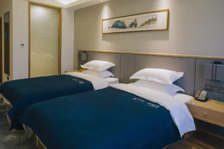 QIANNA Hotel Отели рядом с достопримечательностью «Nanyang Wuduo (Five) Mountain Scenic Area»