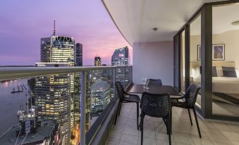 Oaks Brisbane Aurora Suites