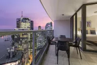 Oaks Brisbane Aurora Suites Hotels in Kangaroo Point