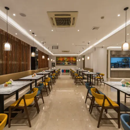 HanTing Premium Hotel (Haining Railway Station)