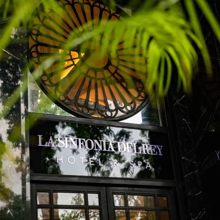 La Sinfonia del Rey Hotel & Spa Отели рядом с достопримечательностью «Храм Нефритовой горы»