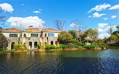 Feilong Hotel Отели рядом с достопримечательностью «Qinghua Cave»