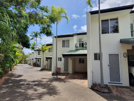 The Shores Holiday Apartments Отели рядом с достопримечательностью «Mackay Entertainment & Convention Centre (MECC)»