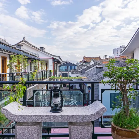 Shude hall Inn in Jianshui Отели в г. Цзяньшуй
