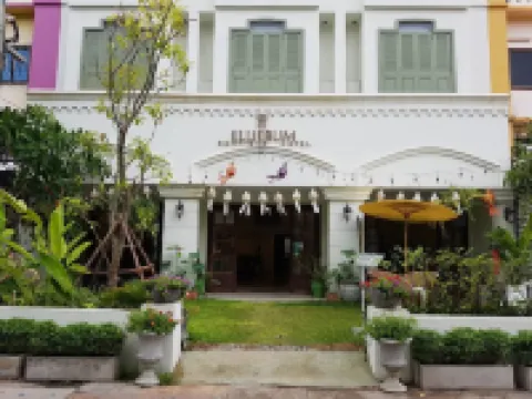 Elliebum Boutique Hotel Hotels near Watchediluang Varaviharn