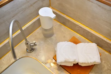 Mingfanju Hotel (Kunming Linyuqiao Metro Station) Отели рядом с достопримечательностью «Yunnan Vocational College of Mechanical and Electrical Technology»