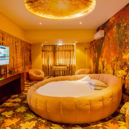 Langqin Themed Homestay (Baolong Plaza)