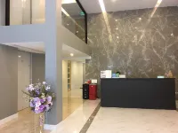Metro Hotel Hotels near Wat Traimit