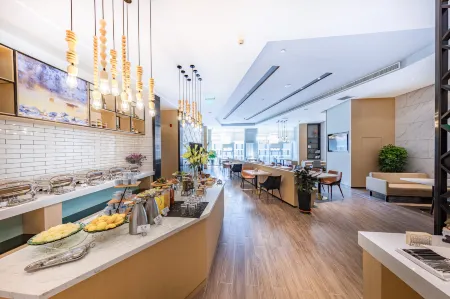 Atour Hotel (Mixc，Xilin Gol South Road,Hohhott) Отели рядом с достопримечательностью «Wulan Fu Memorial Hall»