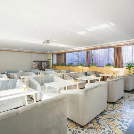 Huating Hotel (Dalian Jiaotong University)